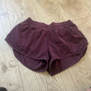 Lululemon 2.5 inch hotty hot shorts